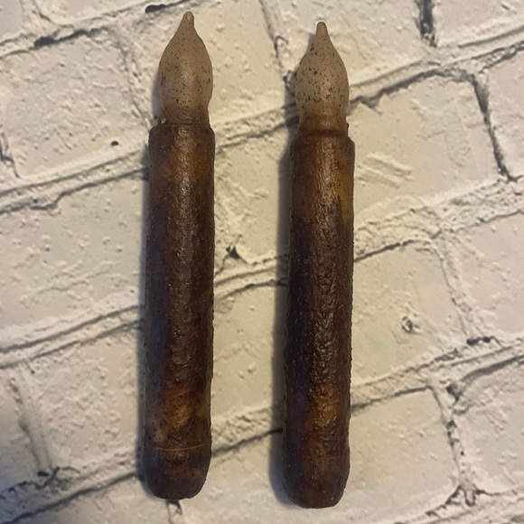 Two Primitive Grungy Battery Operated Flicker Flame Candle - Picture 1 of 2